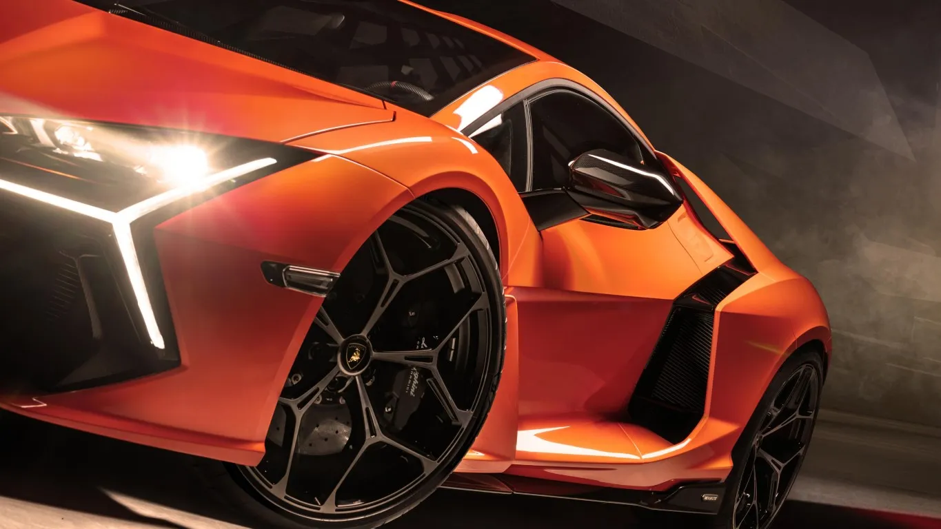 Lamborghinijev prvi električni model imat će prostranu stražnju klupu 